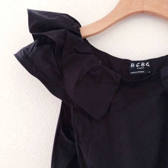 BCBG Paris Women’s black taffeta ruffle shoulder holiday party dress size 4 - Picture 2 of 3